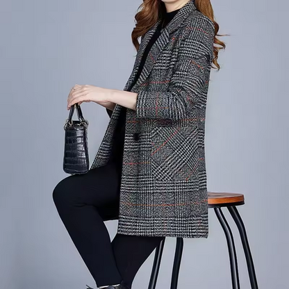 DOROTHY | LANG RUTET KÅPE BLAZER